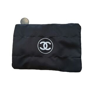NWOT CHANEL Large Quilted Black Zippered Pouch w/ Iconic CC design & Zip Pull